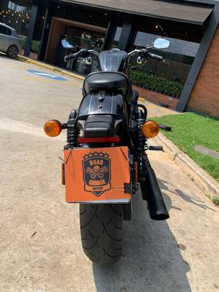 HARLEY-DAVIDSON SPORTSTER ROADSTER HARLEY-DAVIDSON SPORTSTER ROADSTER